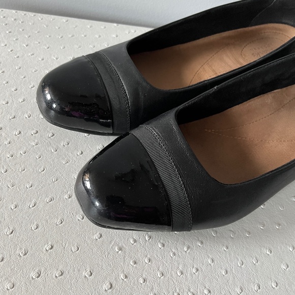 Aldo shoe clips, black stones, for flats, ballet flats, or pumps. - Picture 5 of 10